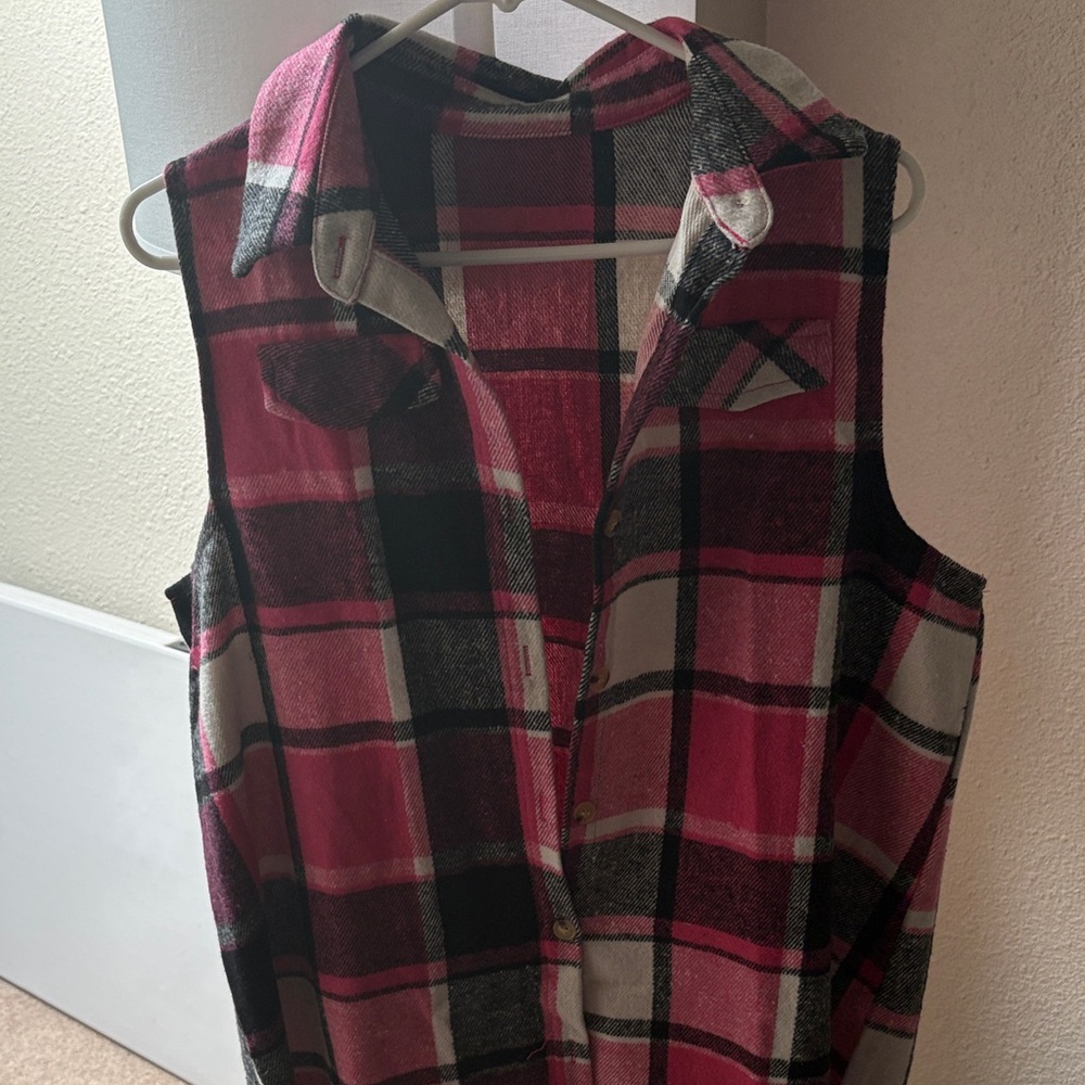 Sleeveless Plaid Button-Front Shirt Vest in Pink and Black